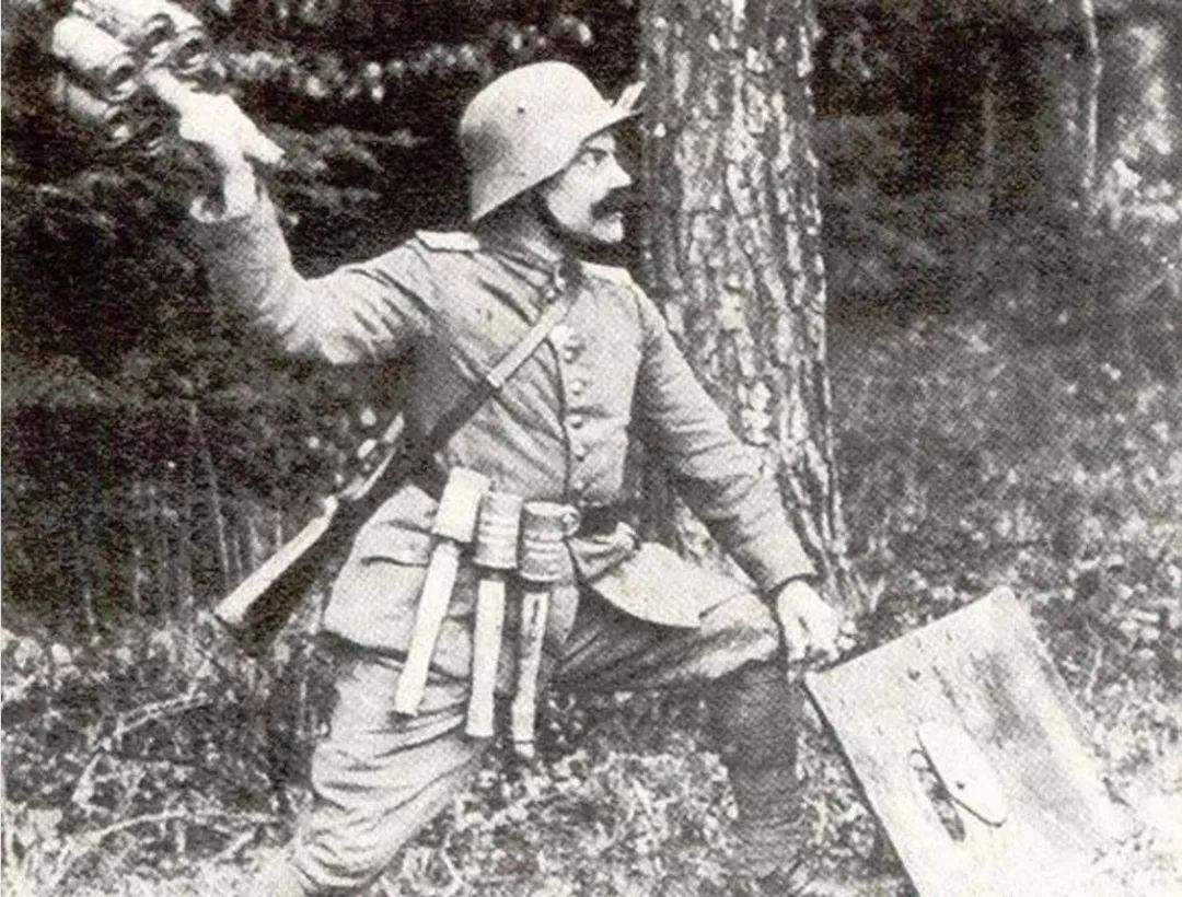 为什么德国很喜欢长柄手榴弹，美军更倾向于卵