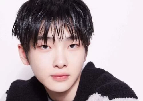 “黄金20岁”的4位男星，千玺获奖，王源留学，