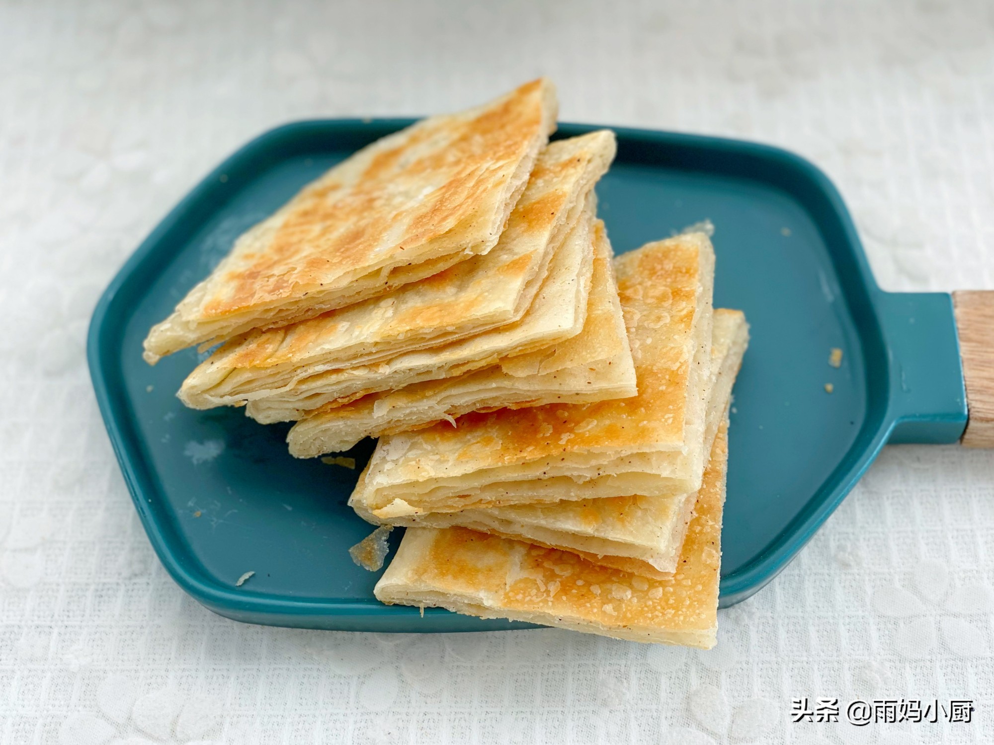 教你椒鹽油餅家常做法，外酥里香層次分明，咬一口香酥掉渣