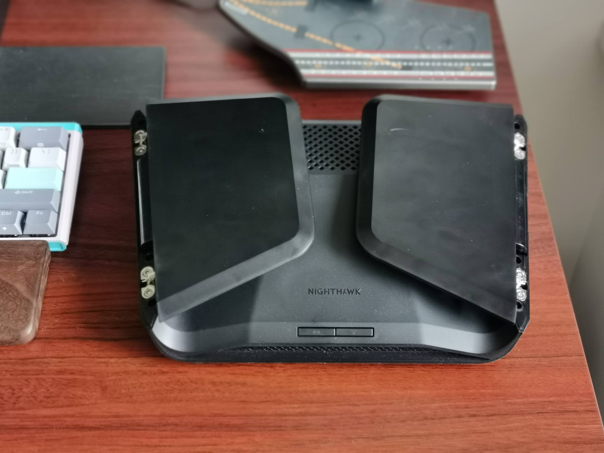 网件RAX70路由器轻开箱，鹰翼造型的WiFi6长什么样？