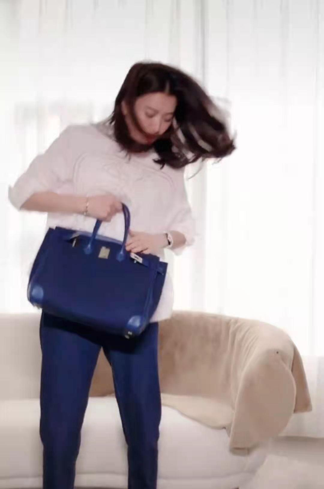 张智霖要哭！袁咏仪秀天价爱马仕包，网友曝价值可买一套房