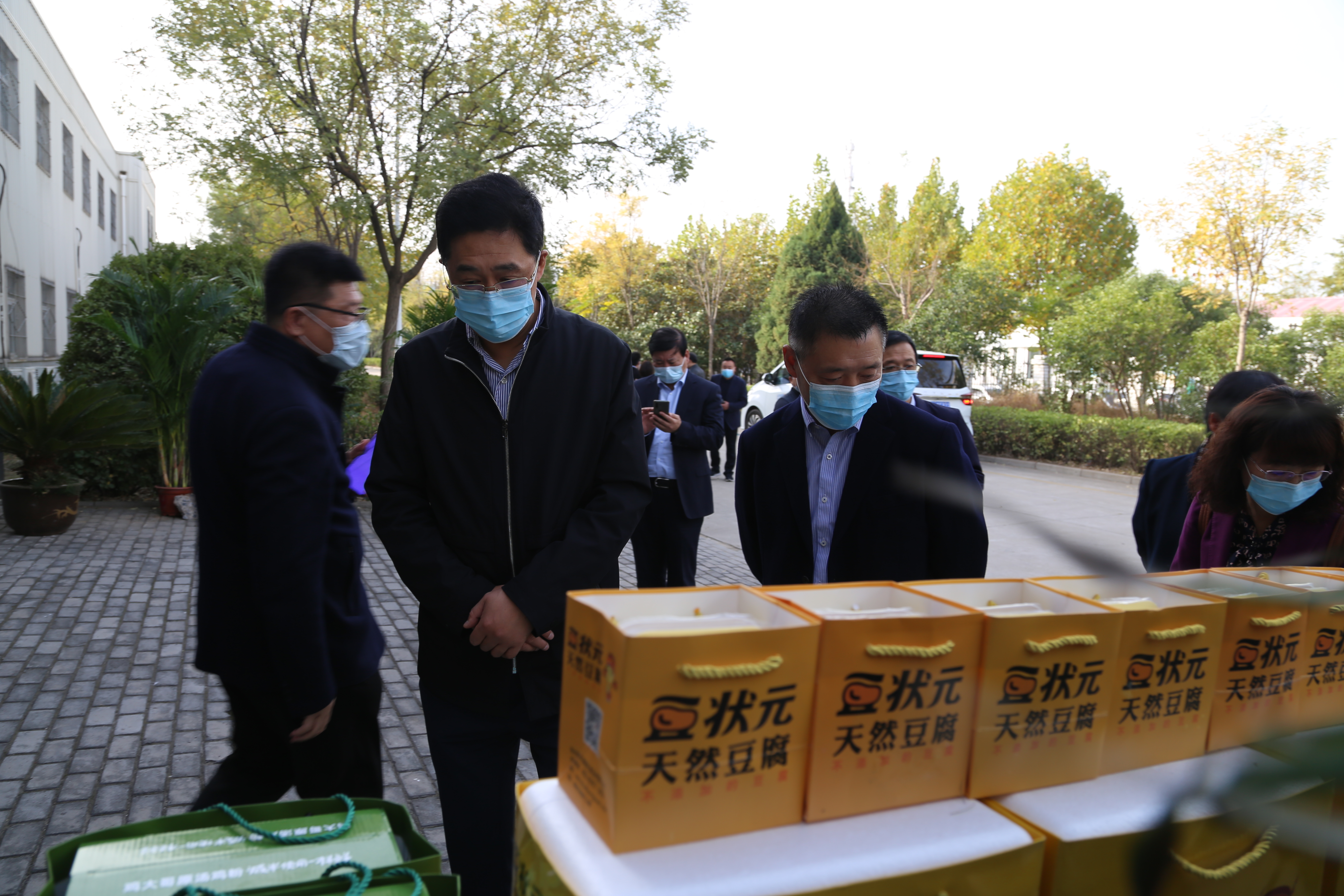 兰州市政府考察团调研青松餐饮，豆状元作为团餐指定供货商受好评