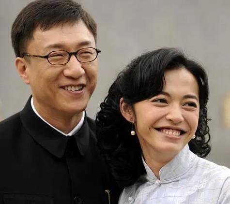 孙红雷和老婆主演的《扫黑风暴》火了，网友却在评论区呼唤丁嘉丽