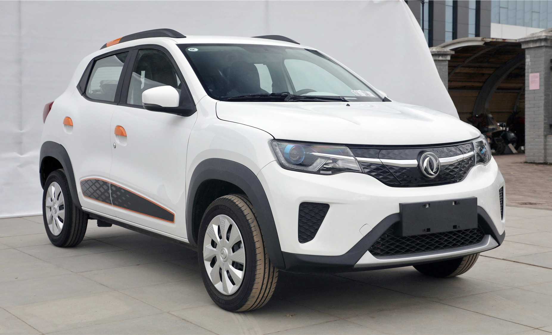 五门四座，标配气囊空调，东风EX1能否超越宏光