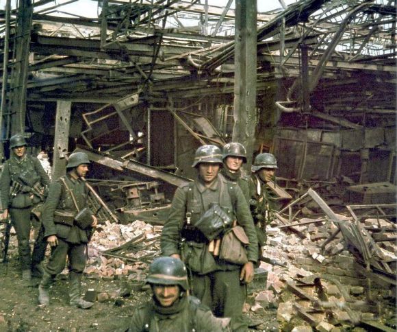 毛主席提前四个月判断斯大林格勒战役结局，《解放日报》成神预言