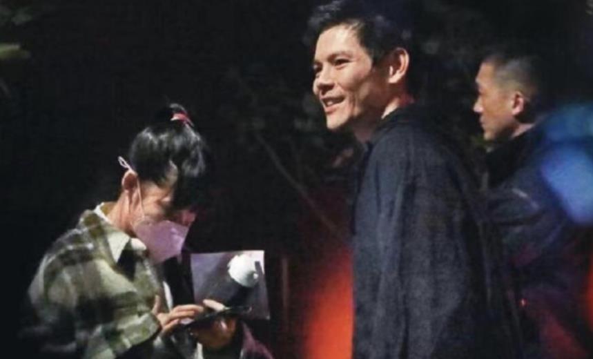 向佐当爸后低调晒幸福，头像换成一家三口合照，郭爸爸却情绪低落
