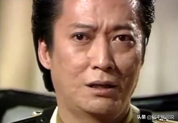 72岁恶人方刚近照，戴超大翡翠越老越慈祥，拒绝