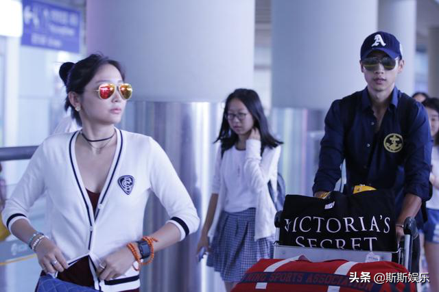 魏晨520卡点晒结婚证，对象是大学同学，相恋多