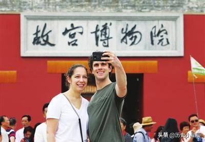 巴基斯坦姑娘来中国旅游，夸赞中国一切都先进