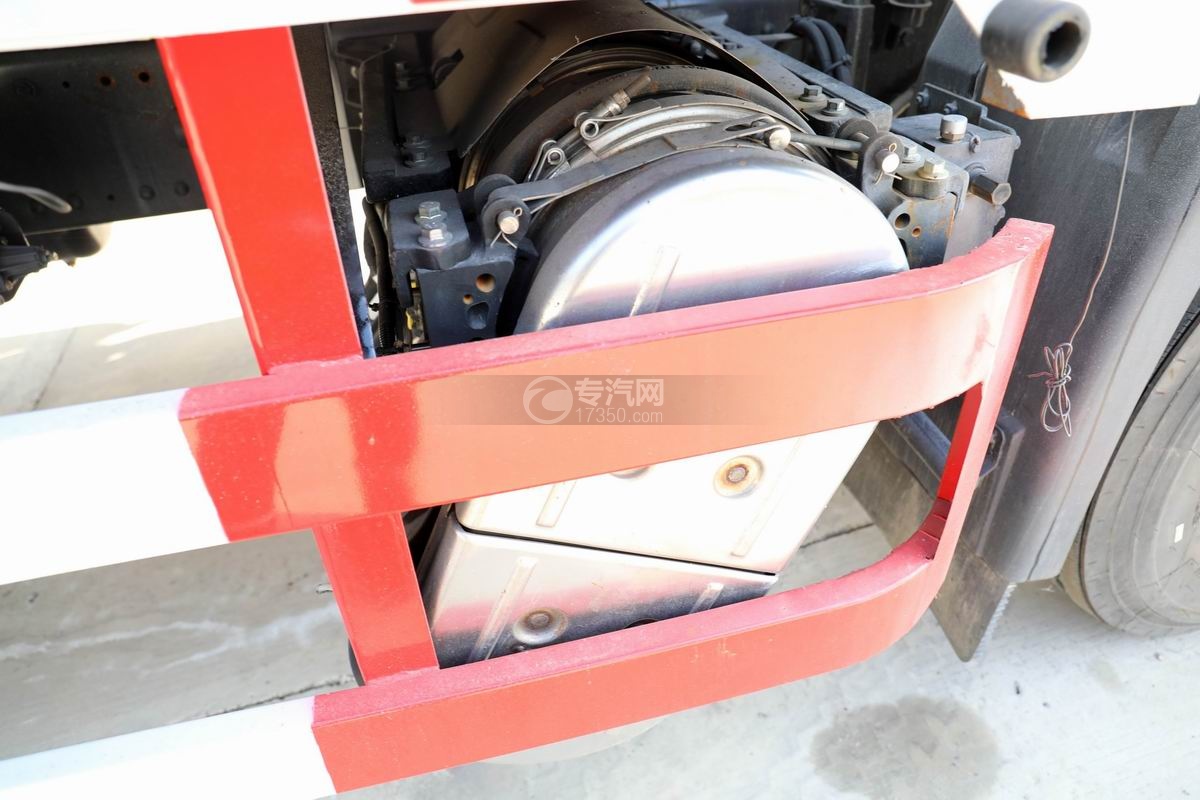 国六危险品运输车——东风天锦气瓶运输车