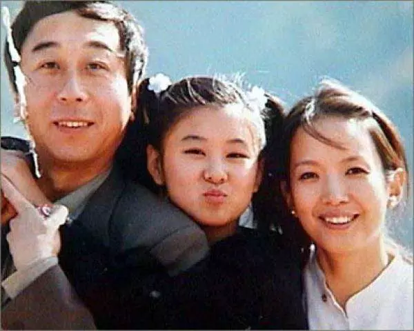 冯巩“女儿”16岁出道一炮而红，今结婚生子，老公很多人都认识
