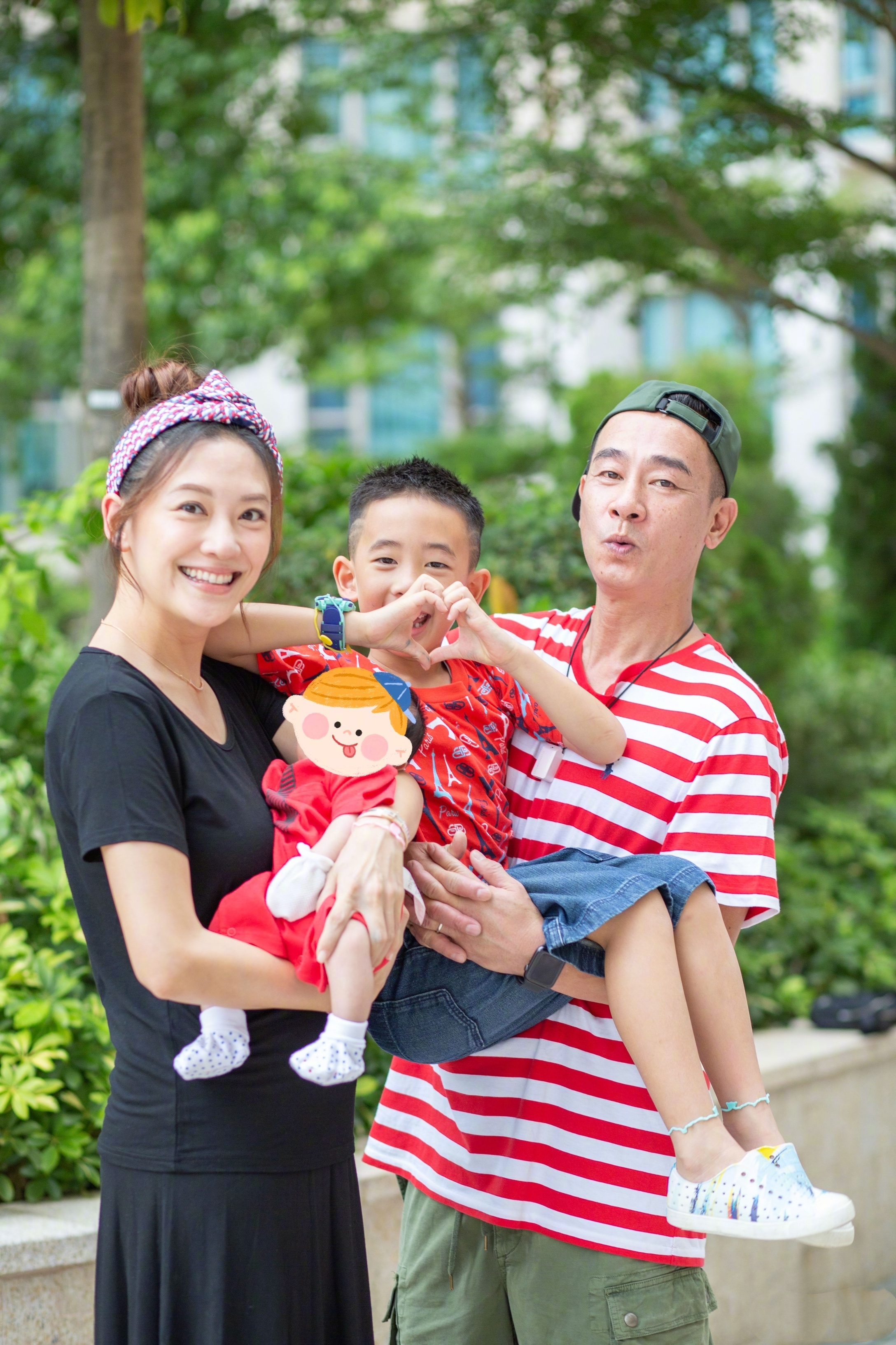 陈小春夫妇角色互换，小小春刁难爸爸，应采儿称生二胎是为陪自己