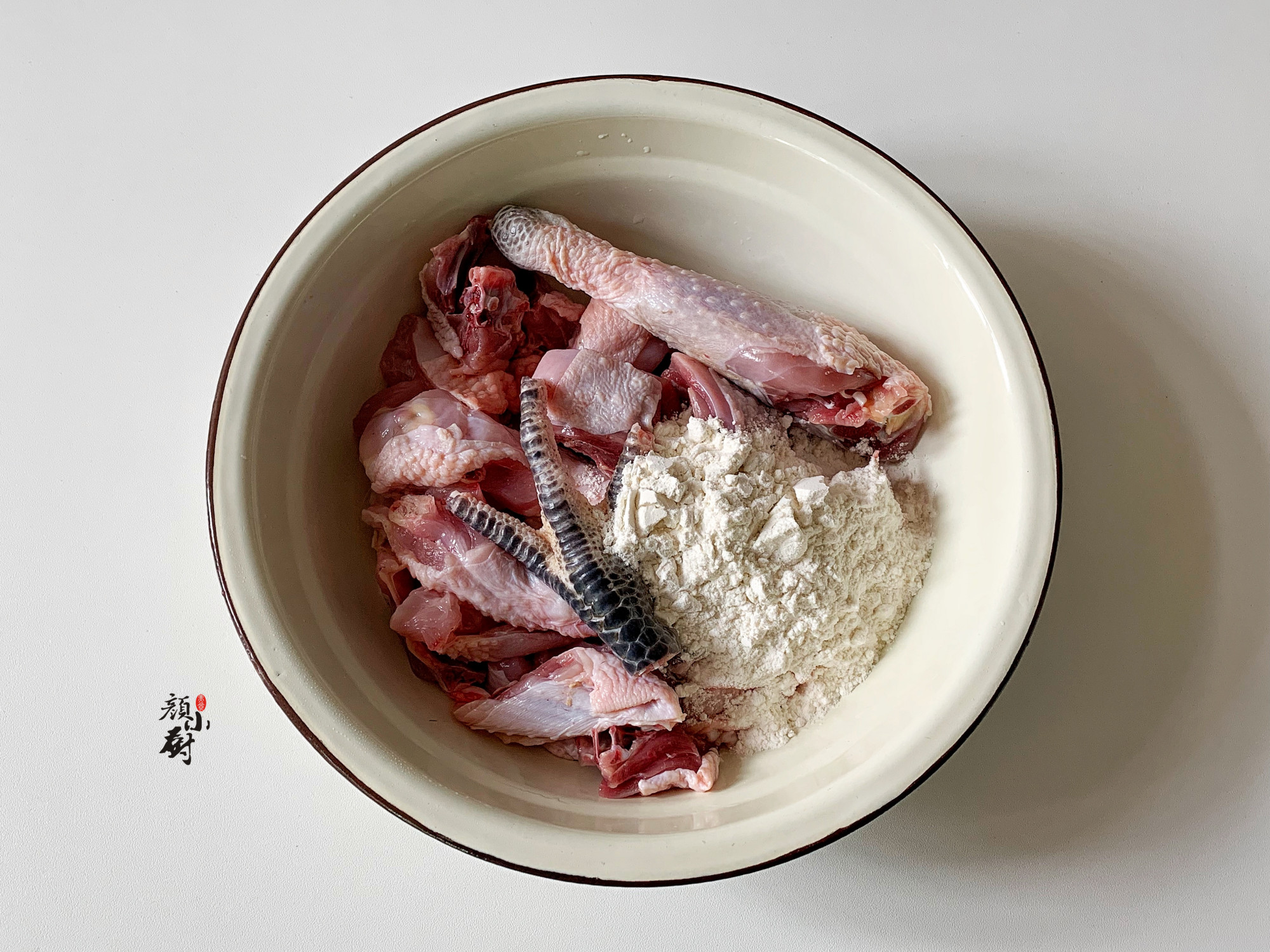 燉雞時有人焯水，有人直接燉，全不對，學會此做法，比飯店還香