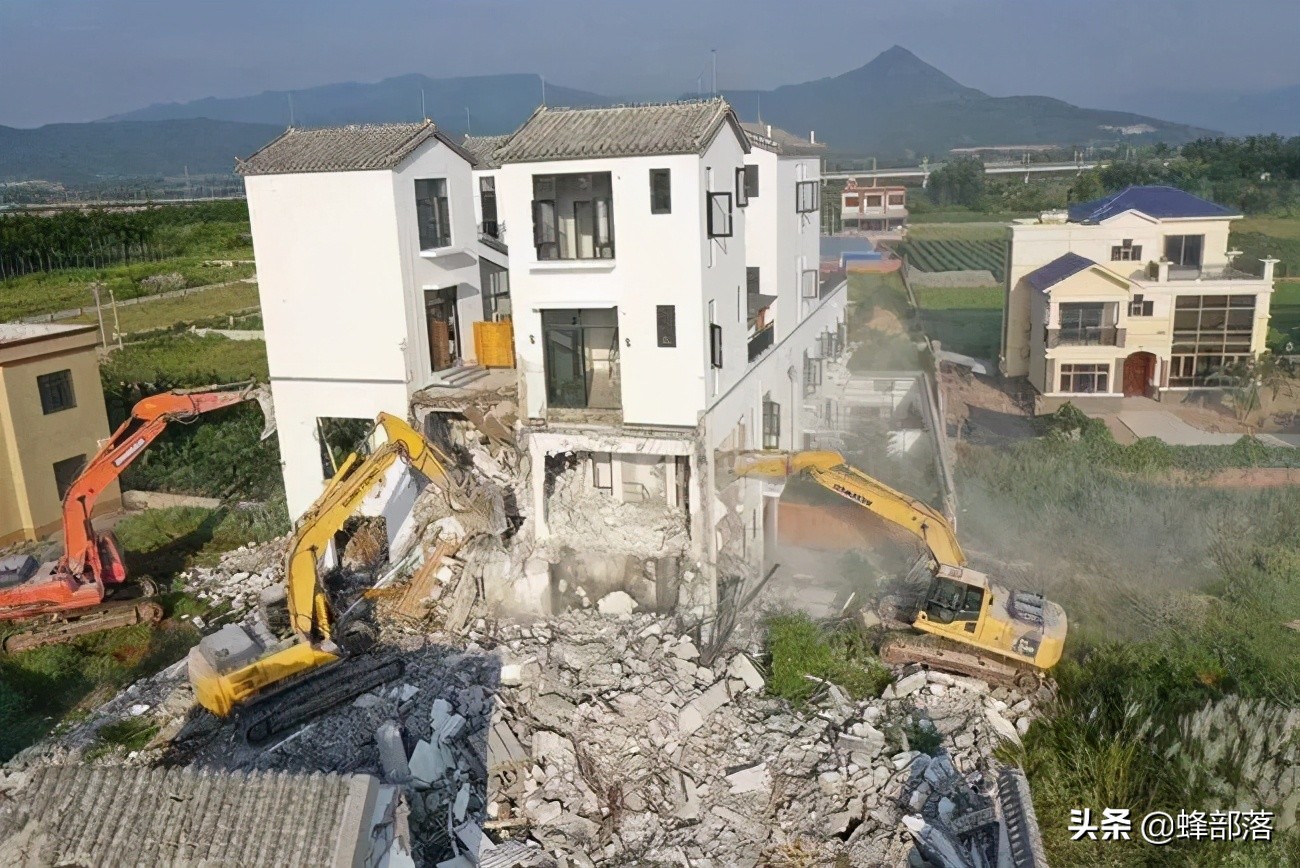 9月土地新规落地，已经占用耕地建房的会被拆吗？分3种情况解决