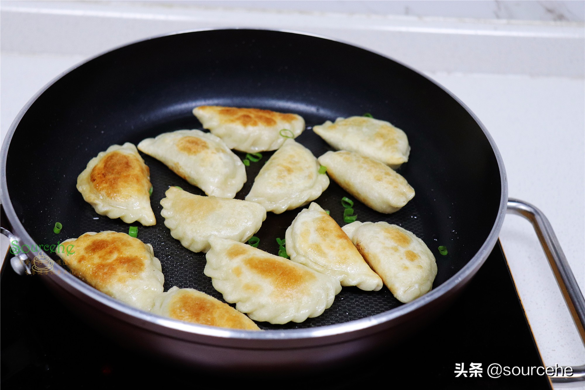 二月二，我家每年都做的傳統小吃，鮮肉煎餃，皮薄餡多香噴噴