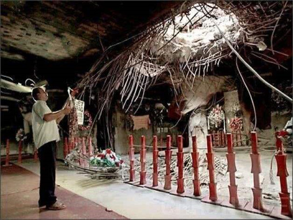 美军“扔错”炸弹，防空洞变焚烧炉，上千平民