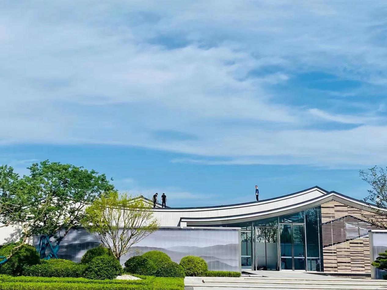 大型公共建筑到住宅別墅，到處都有鋁鎂錳板的身影