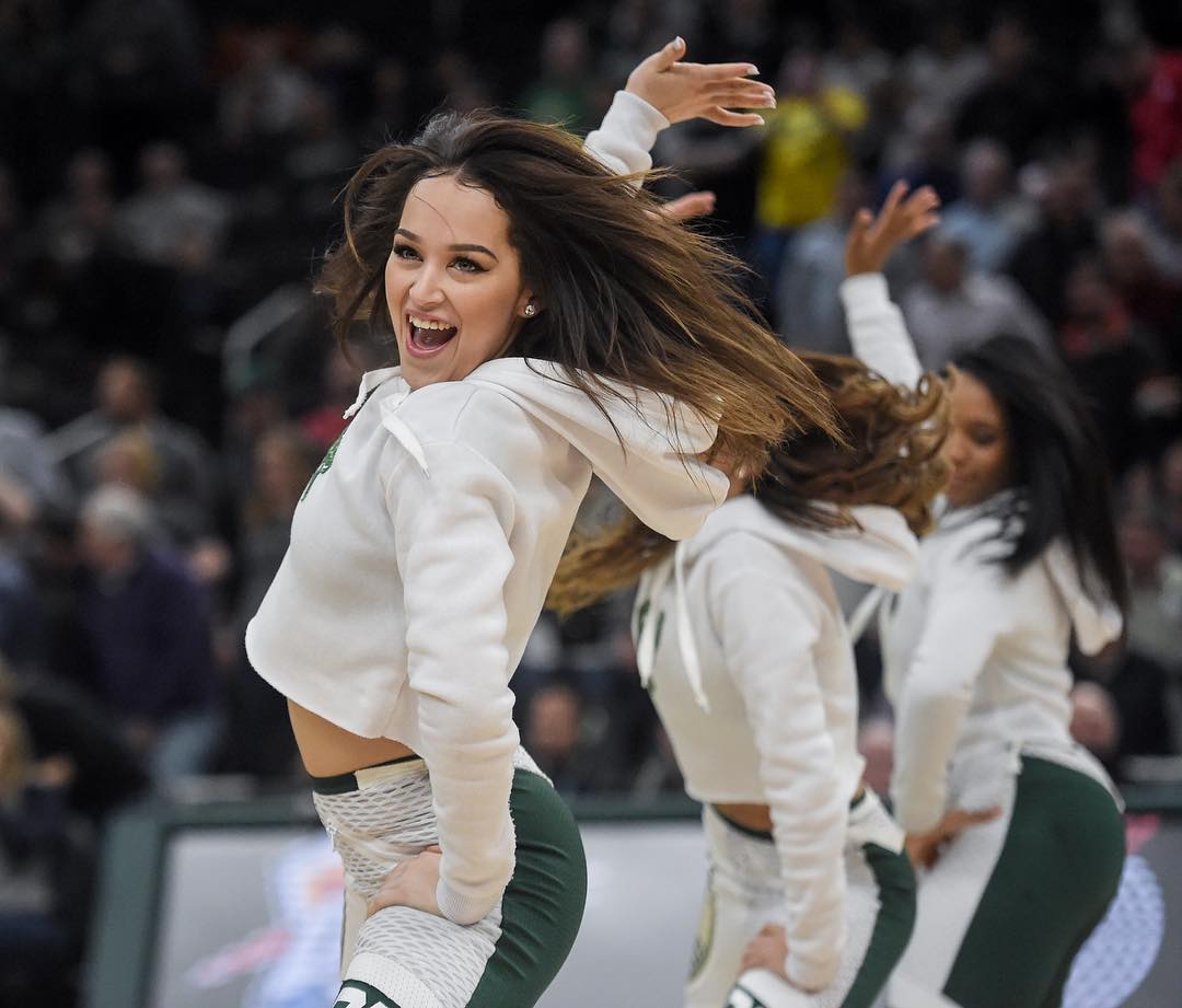 nba啦啦队视频在哪里看(雄鹿啦啦队-Milwaukee Bucks Girls-NBA啦啦队系列)