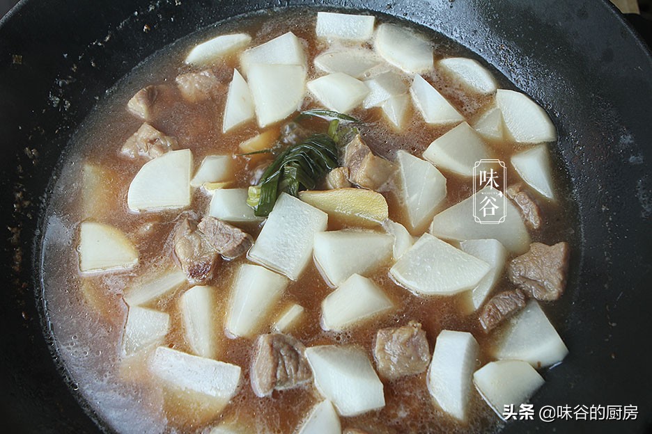 天越冷越要吃這肉，簡單燉一鍋，營養美味又暖胃，貴點也值得