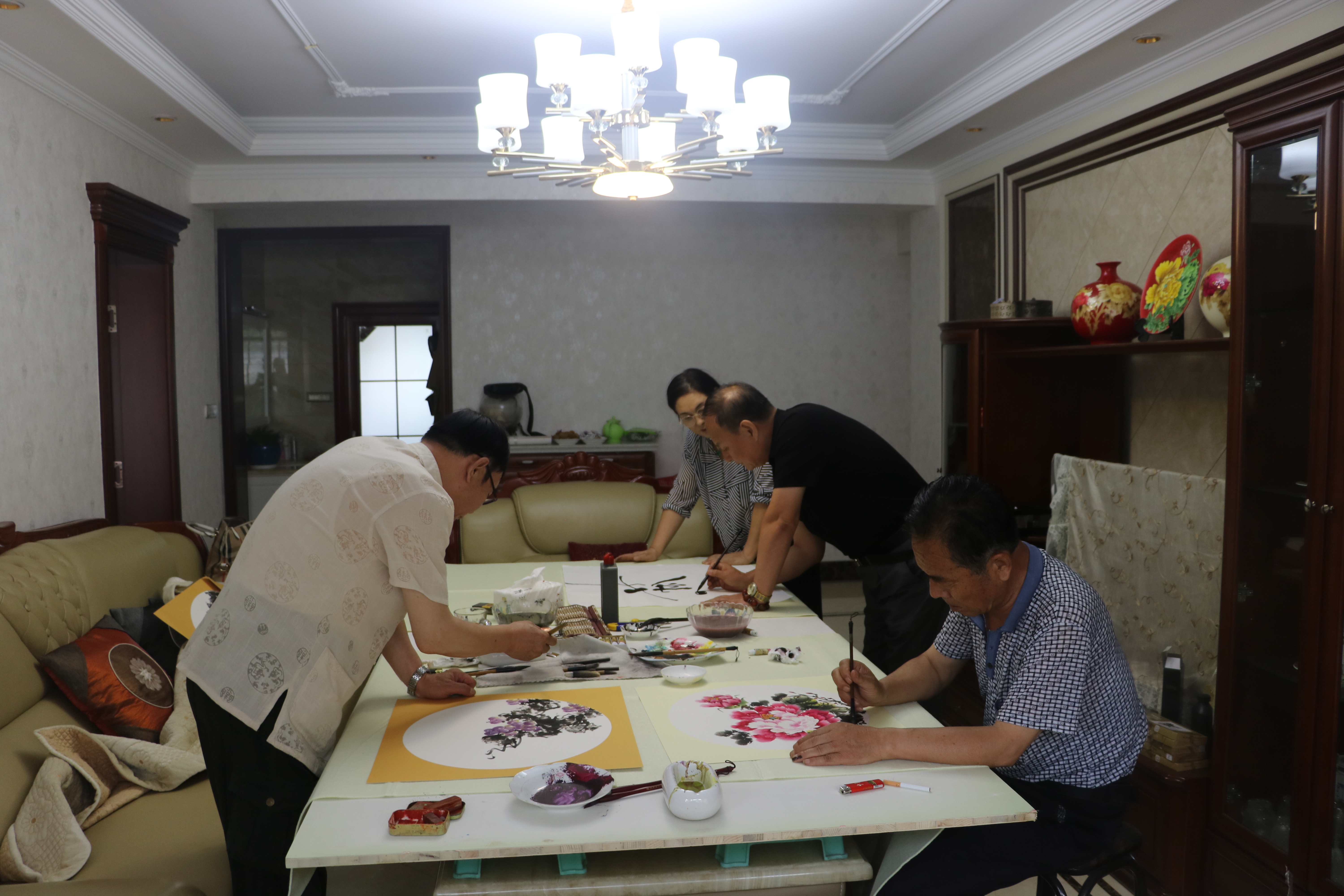 平凉几位书画名家走出画室在乡下田园开展书画创作交流