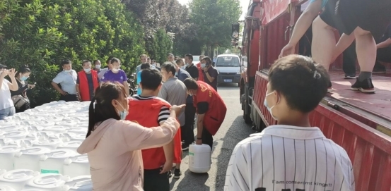 共克时艰显担当，北京雨露在行动