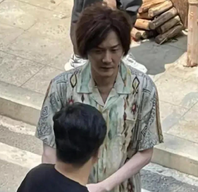 趙麗穎馮紹峰官宣離婚，聚少離多是主因，趙麗穎已清空恩愛過往