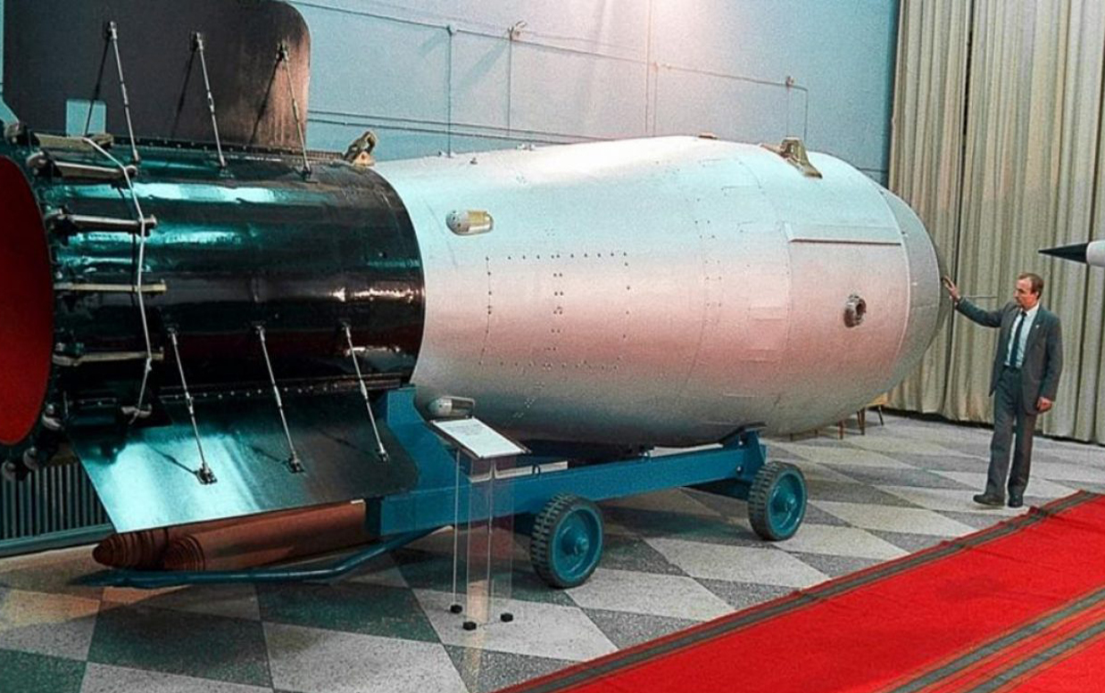 爆炸痕迹在太空清晰可见！这枚炸弹其貌不扬，却是人类最强武器