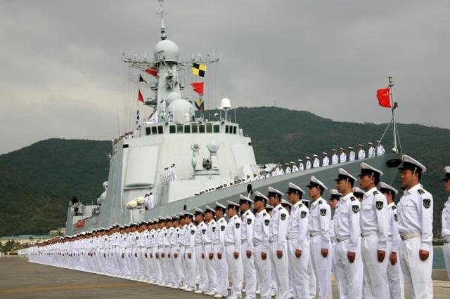 中国万吨驱逐舰现身日本海，回应美日挑衅，展现海上作战能力
