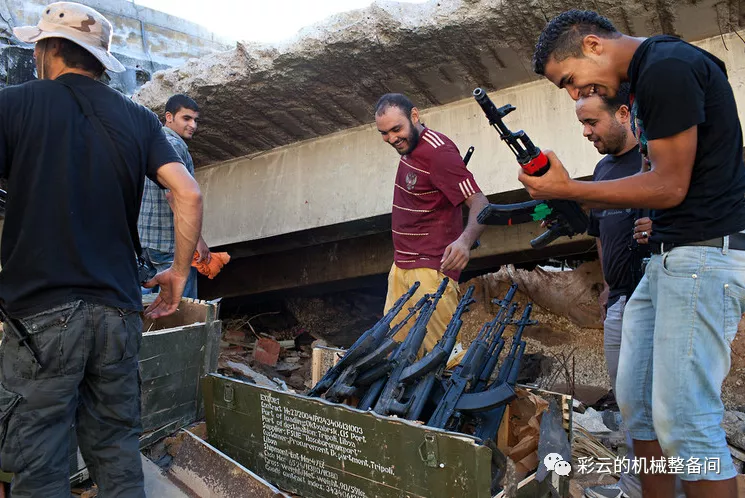 拥有多种口径的AK-100系列，一开始就为了恰烂钱