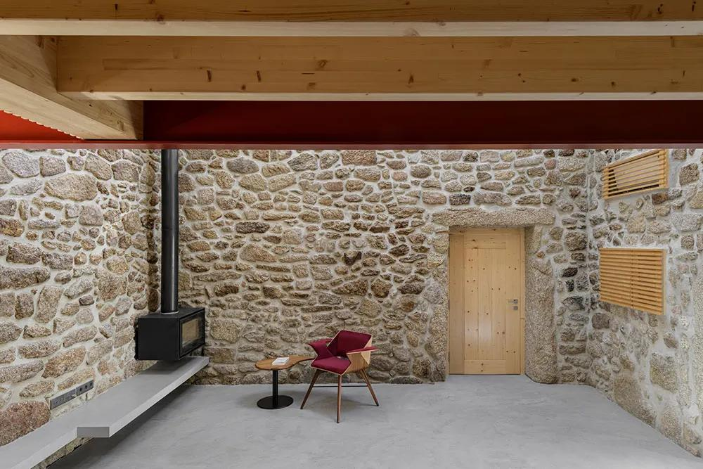 农房里的精致现代生活——葡萄牙乡村建筑改造