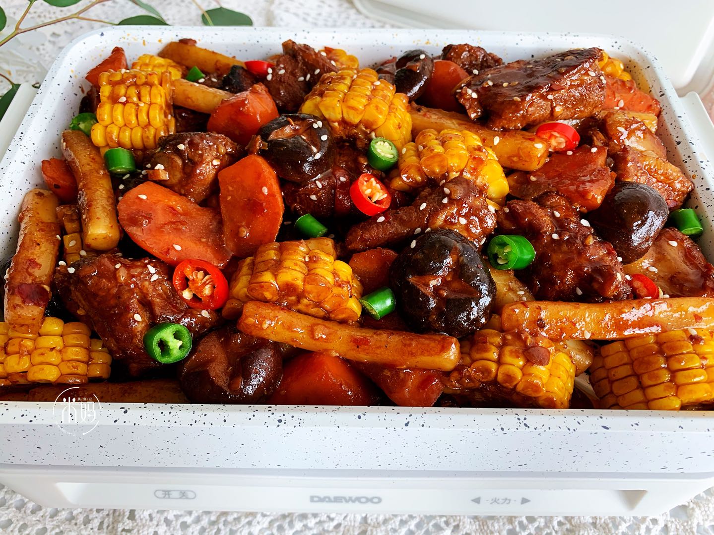 The ribs are not fried or grilled. They are addictive after eating them. They are delicious and tender, and a large plate is not enough.