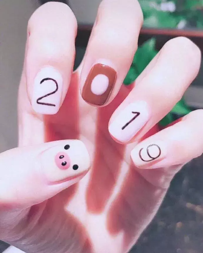 新年必备的30款美甲,我都给你找好了!