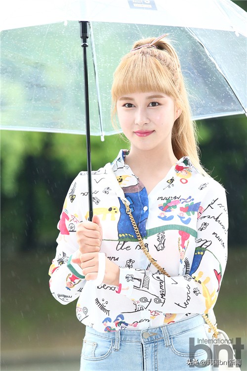 宇宙少女任多荣清新现身 KBS电台《郑恩地歌谣广