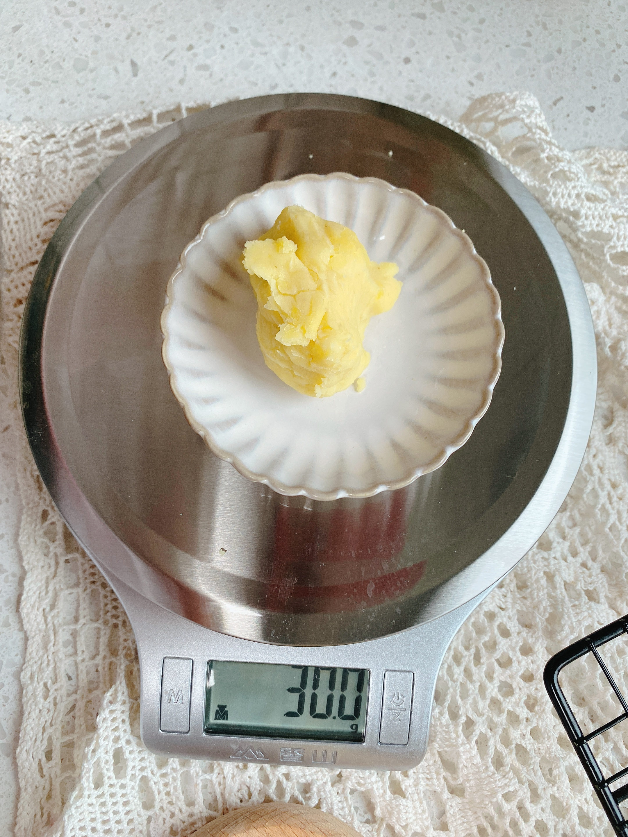 天熱了試試做綠豆糕，具體比例和方法在這裡，清熱解暑，入口即化