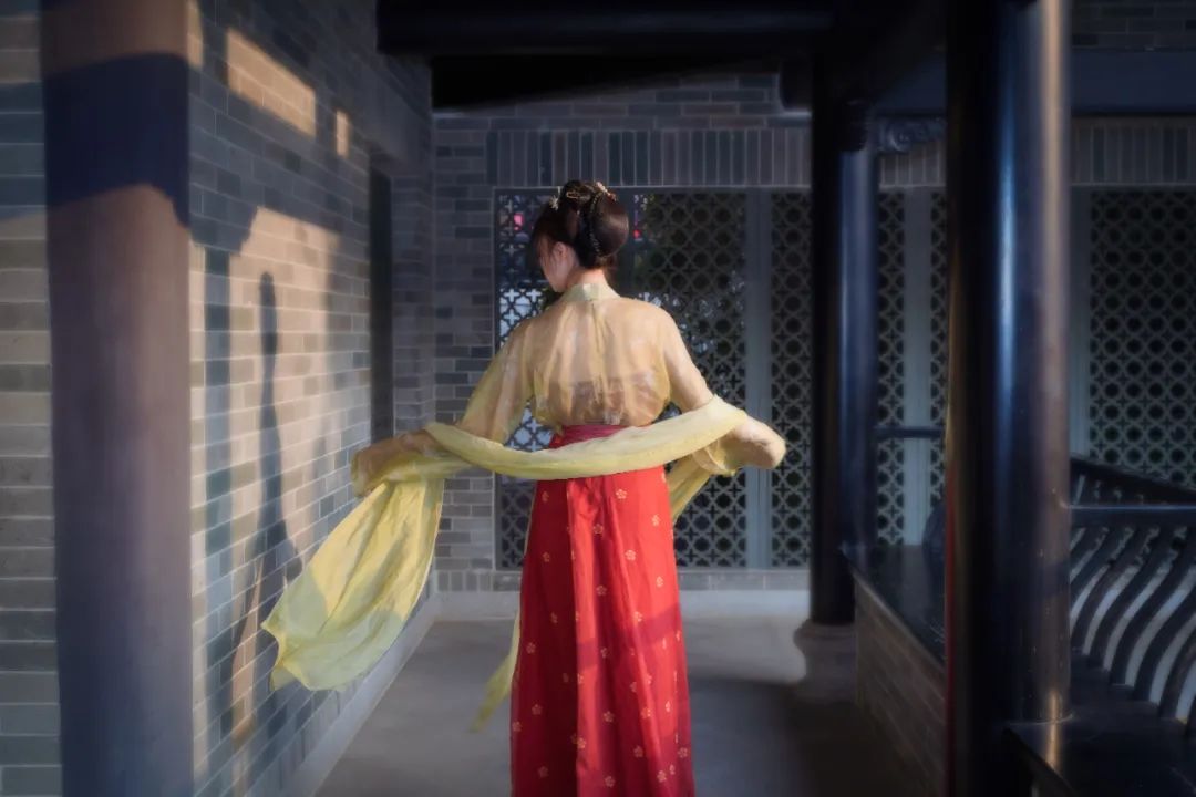 李清照偷听别人聊天，写下一首凄凉的词，开头八个字成传世佳句-第4张图片-非凡网