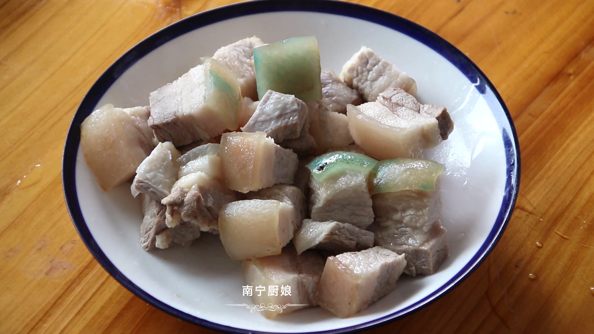 做紅燒肉時，焯水和直接燉都不對，大廚教你正確做法，軟糯還不膩