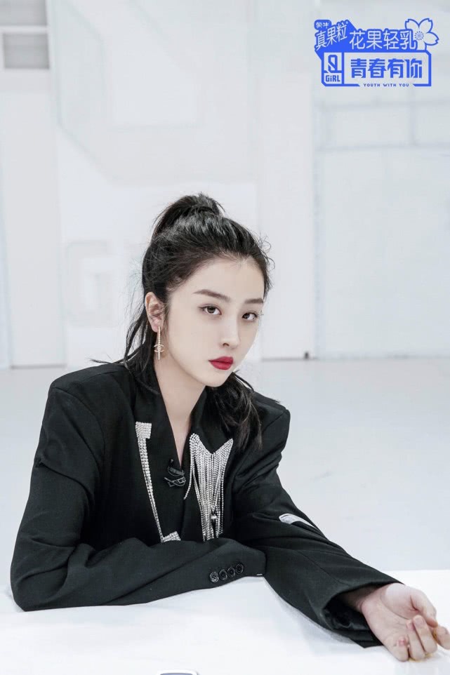 虞书欣赵小棠双双出道，家庭条件惹关注，果然