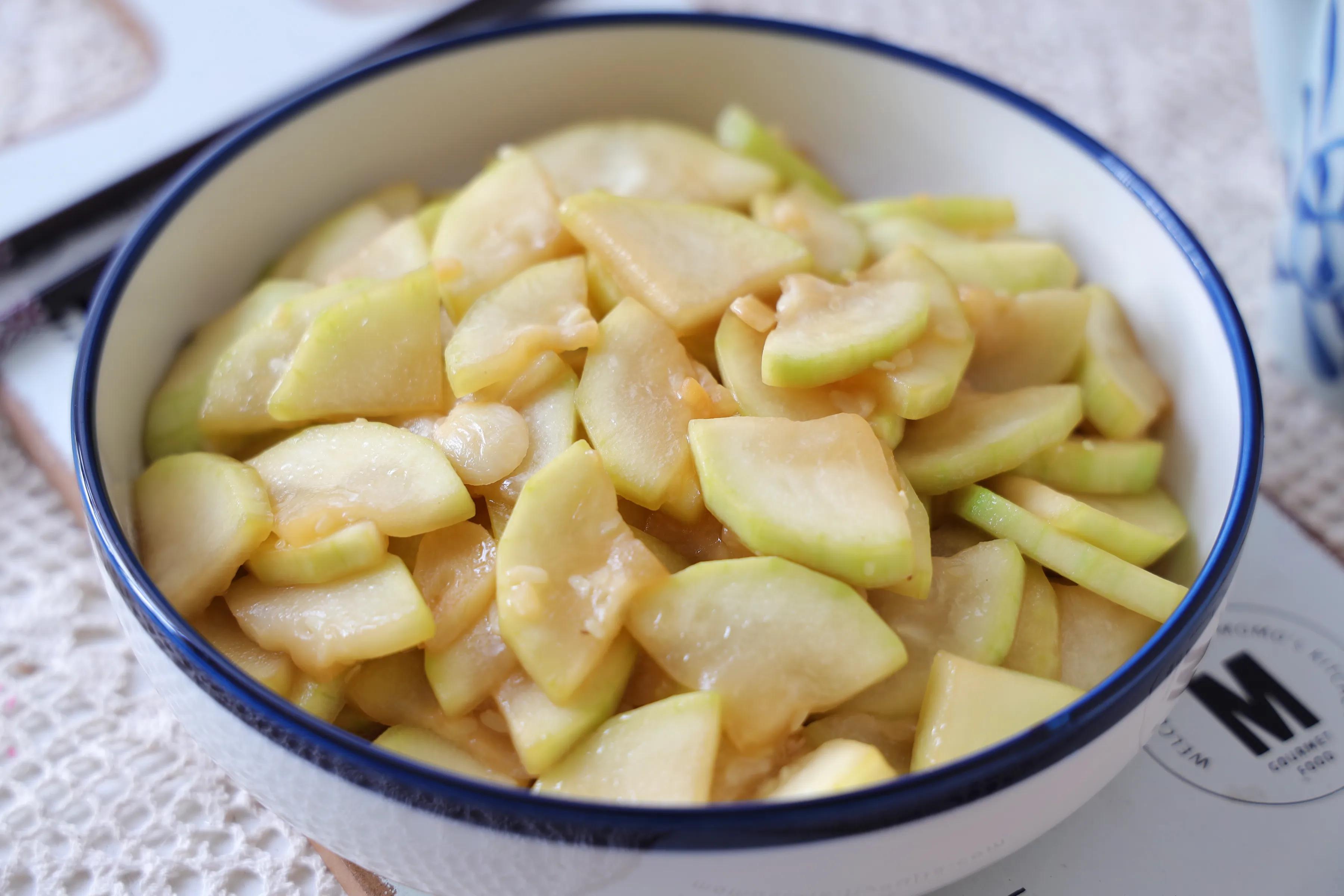 天气热，晚餐多吃这样的素菜，鲜嫩多汁又爽口，多吃也没负担