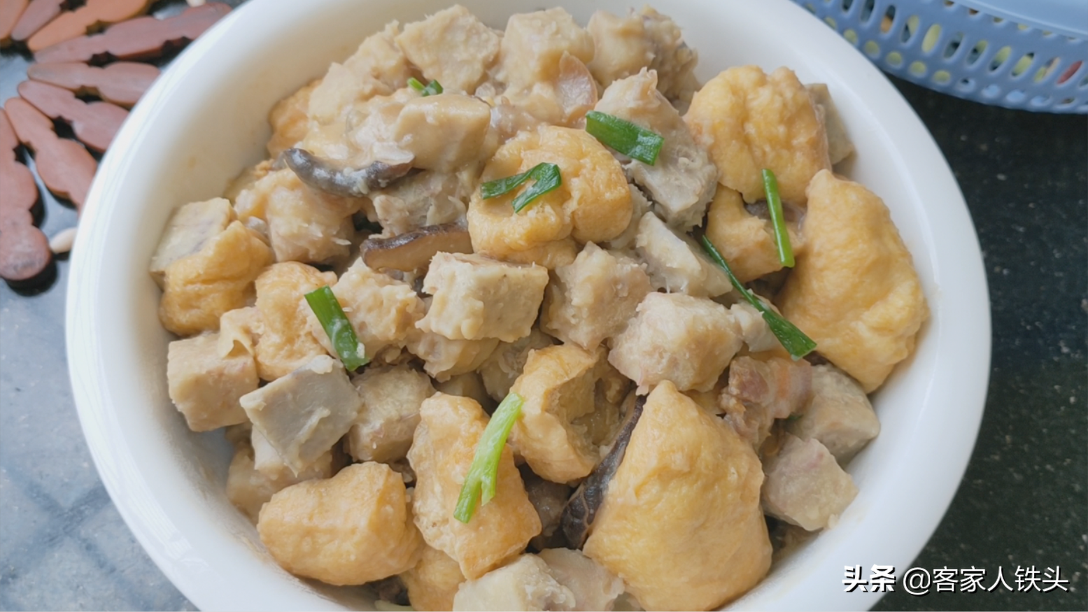 客家人愛吃的油豆腐，加1個香芋一起做，鹹香粉糯，咬一口滿嘴香