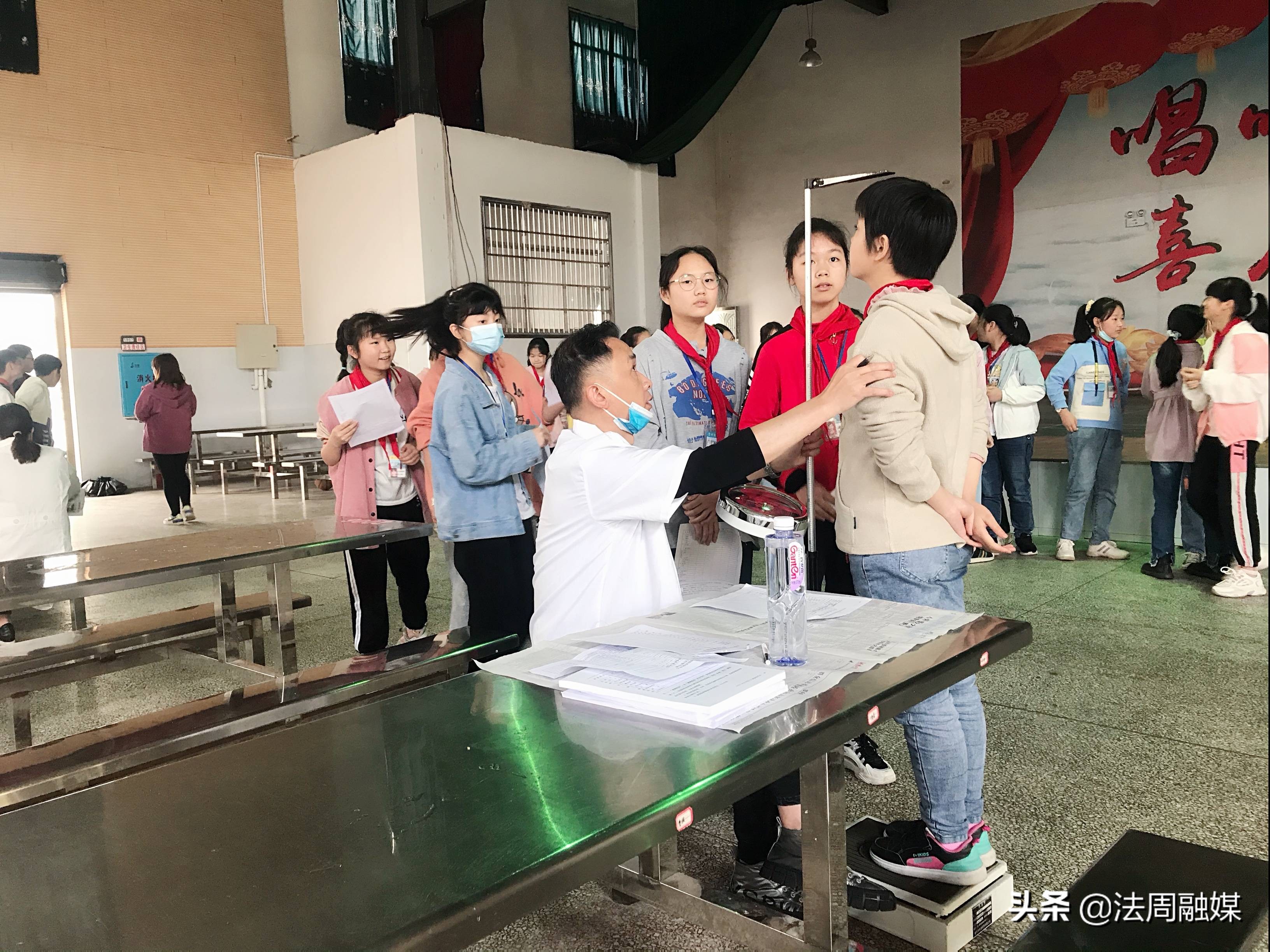 桃源縣漆河鎮(zhèn)中學(xué)呵護(hù)學(xué)生健康 共創(chuàng)平安校園(圖2)