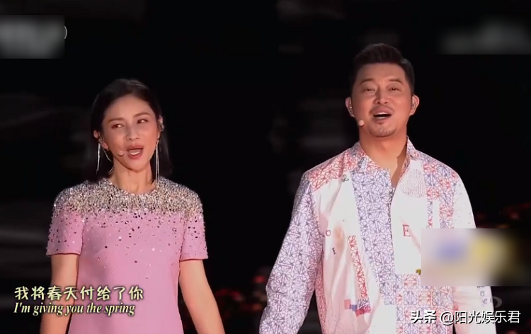 胡可回应沙溢系错扣子：买家秀与卖家秀的区别，又该心疼沙老师了