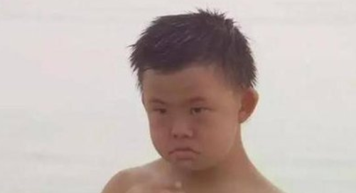 登上人民大会堂，与刘德华共唱，是谁揭穿了“天才指挥家”的谎言