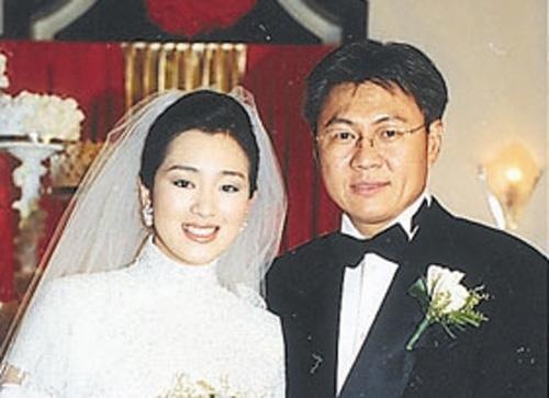 张艺谋：这么多年唯一让我惊艳的女人，没有之一。巩俐：过去了