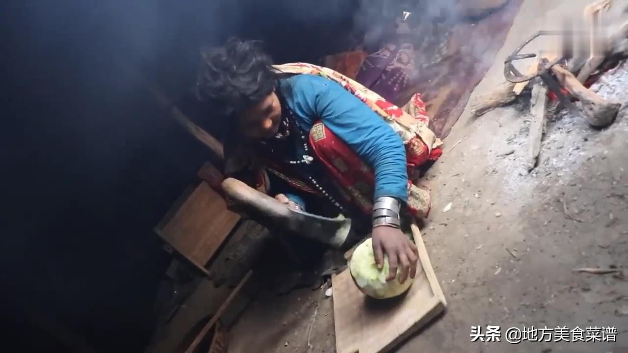 尼泊尔穷人的生活，水煮冬瓜配米饭，菜里没有