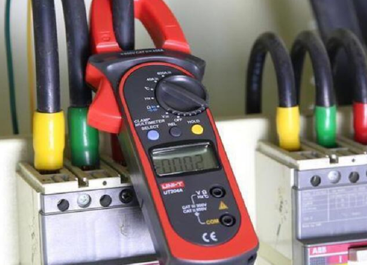 充電“先插電源”和“先插電池”，哪個(gè)會傷電動車？車主：馬上改
