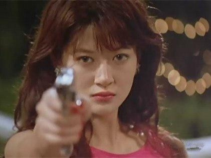 2002年，陈宝莲从24楼一跃而下，撇下的男婴如今长成