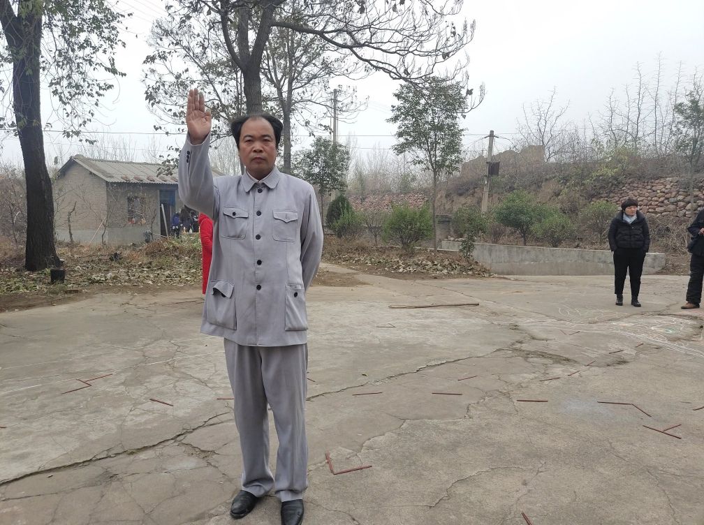 重温红色历史    弘扬经典文化