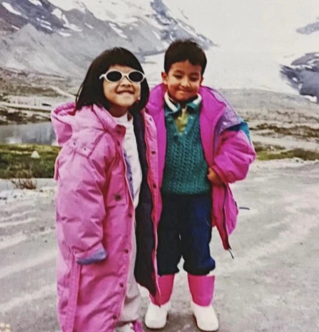 鄭嘉穎幼子正面曝光，帥氣得驚艷，沒有遺傳媽媽跟舅舅的印度長相