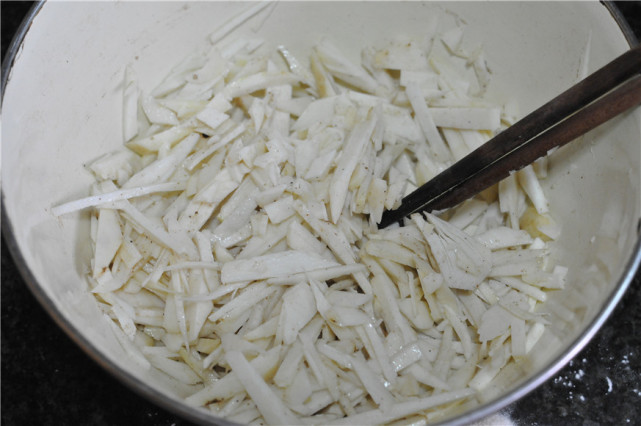 秋天芋头大上市，多给孩子吃！不炒也不煮，做成早餐香软绵糯