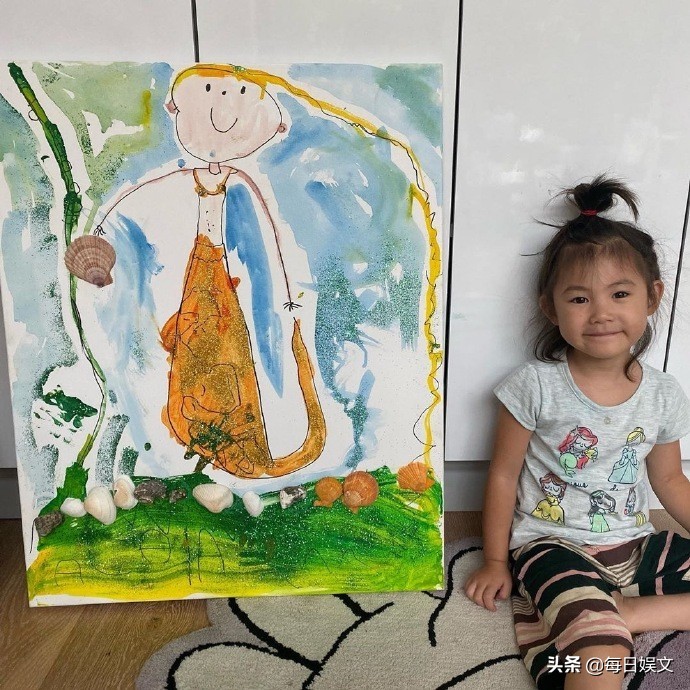 灵魂画手上线？陈冠希晒3岁女儿Alaia自画像，这艺术细胞随她爸？